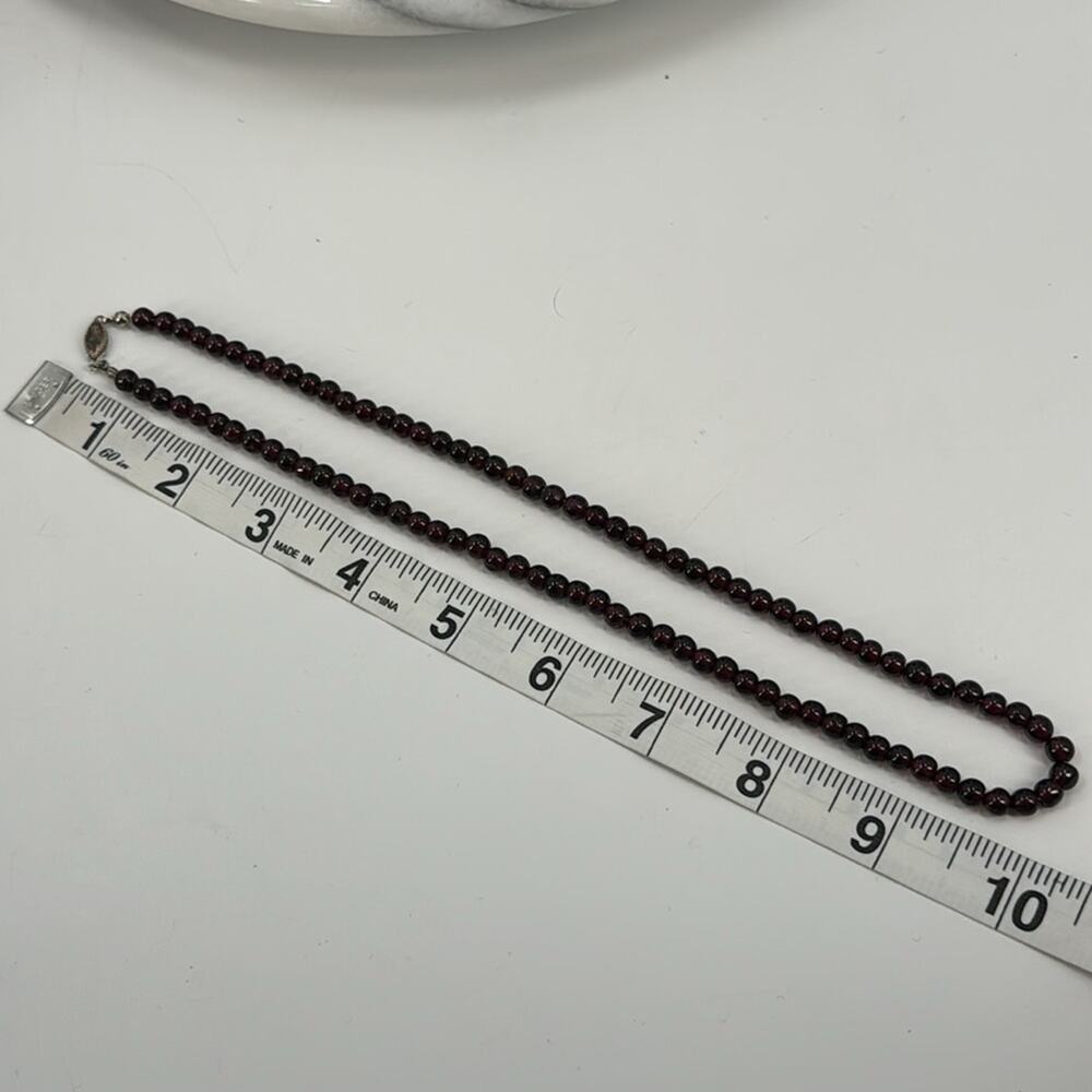 Burgundy glass beaded necklace - Picture 3 of 4
